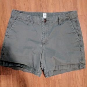 GAP green shorts